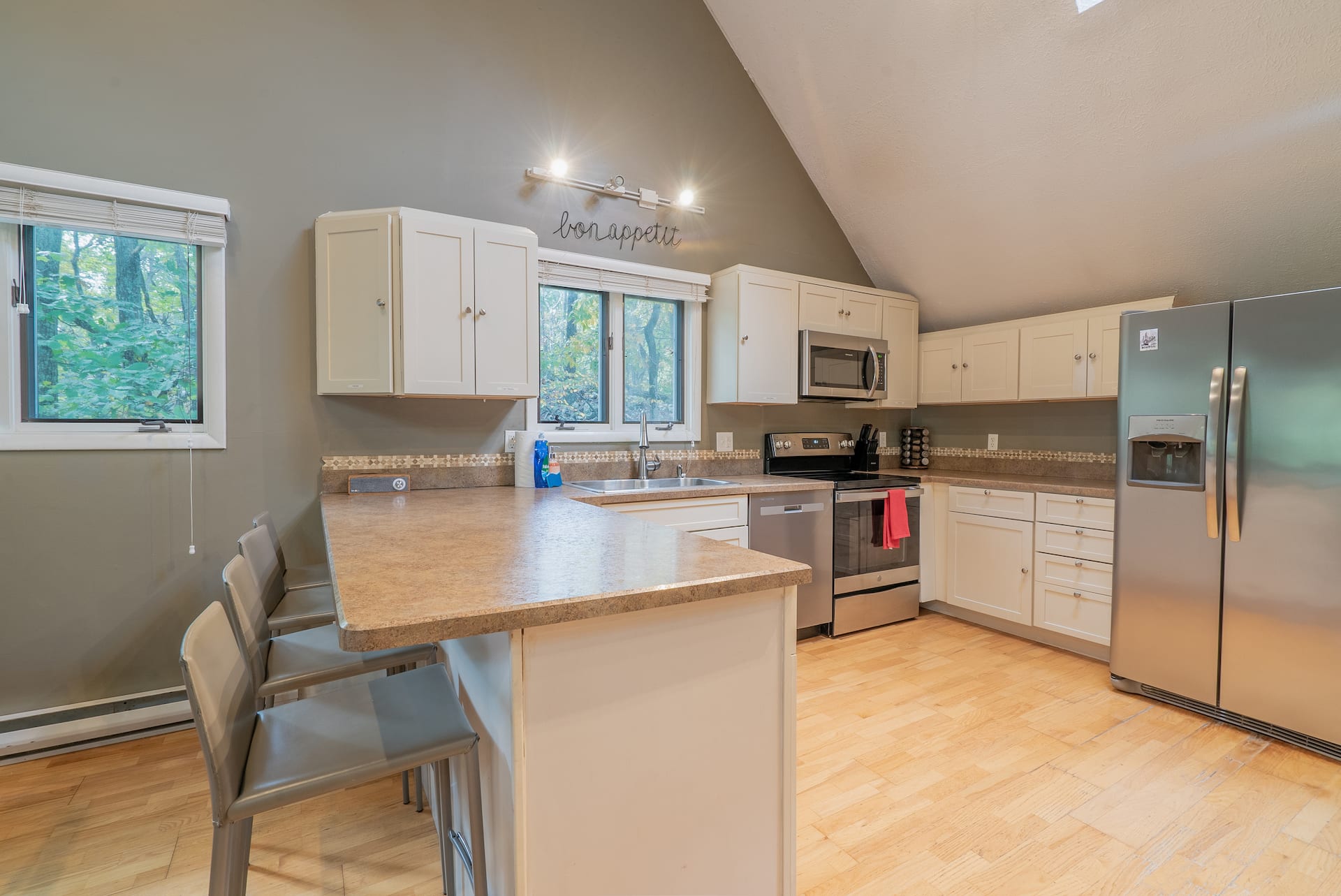 Full kitchen