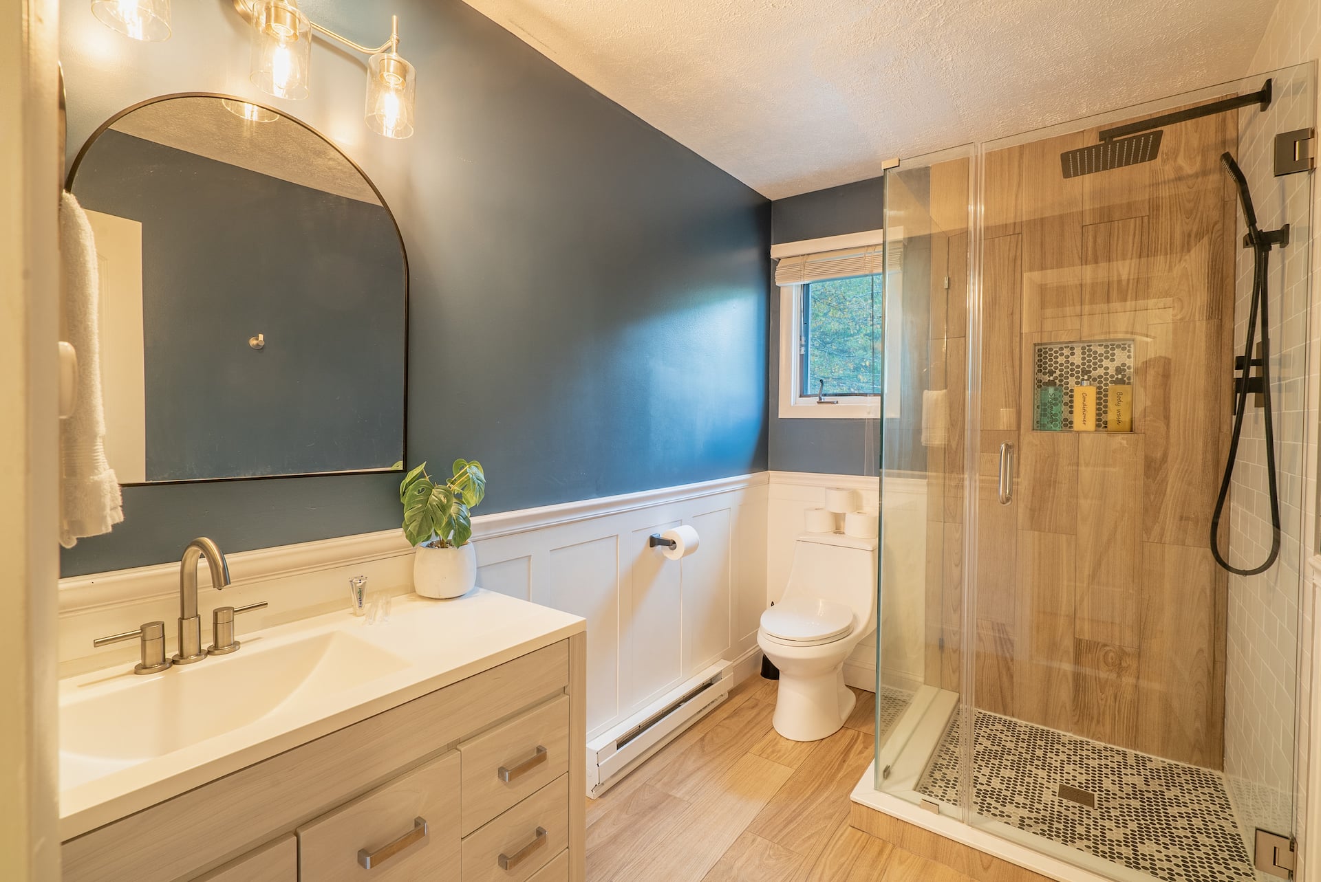Full bathroom 2
