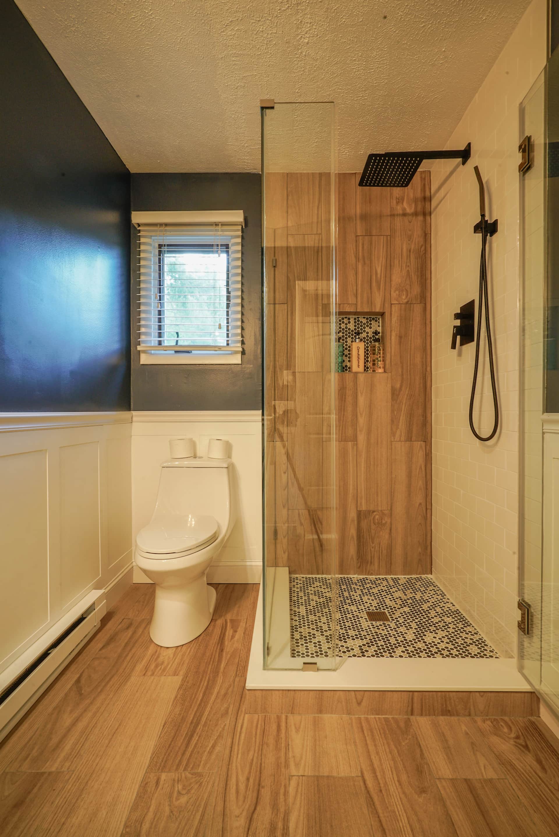 Full bathroom 2