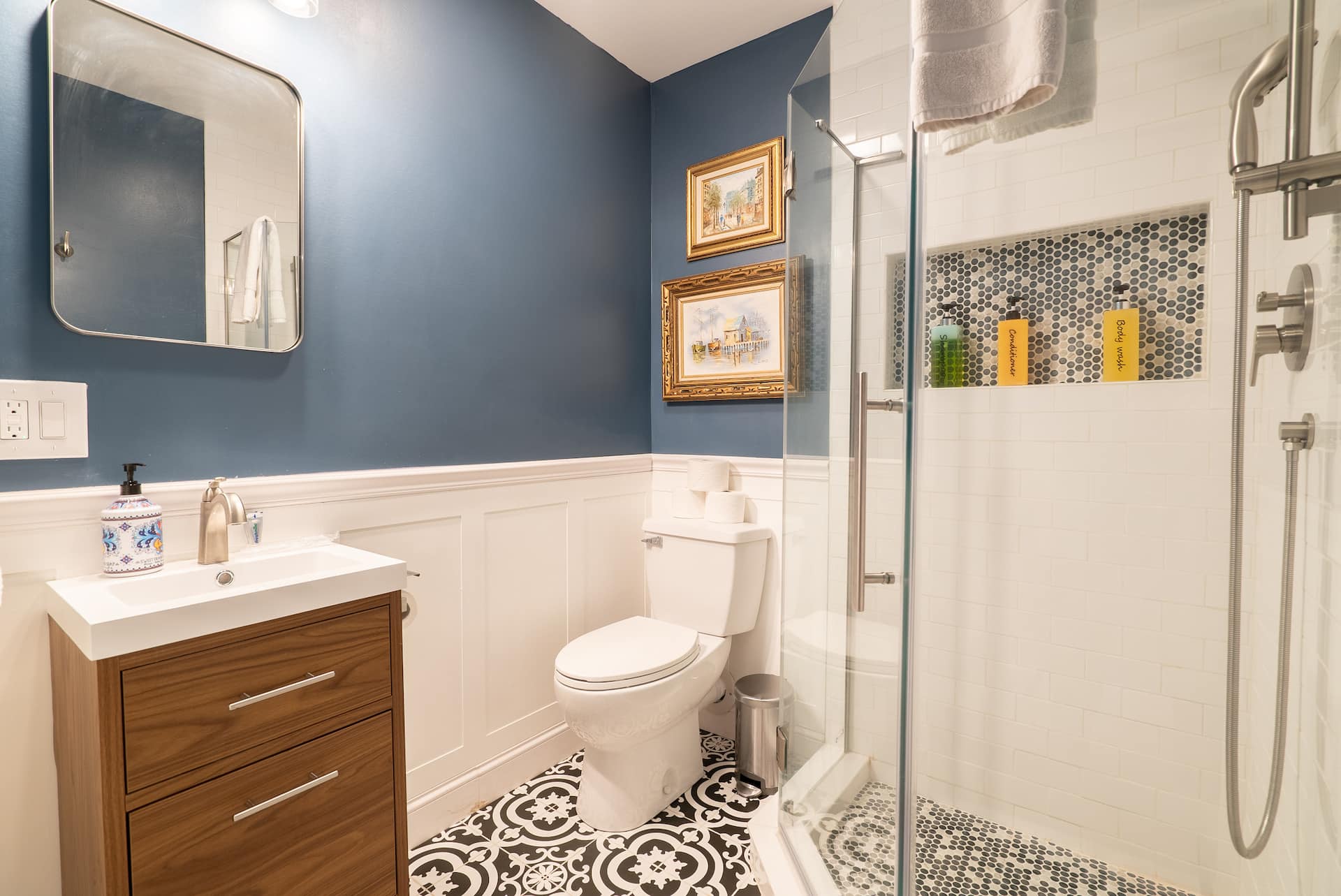 Full bathroom 3