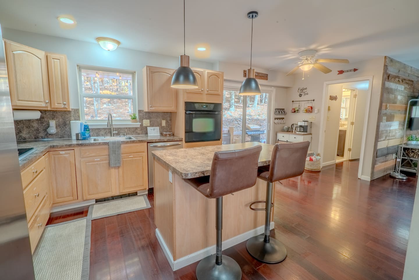 Full kitchen