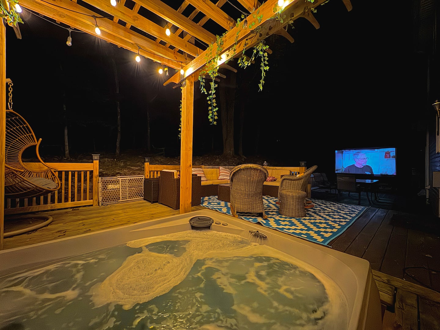 Inflatable screen with projector