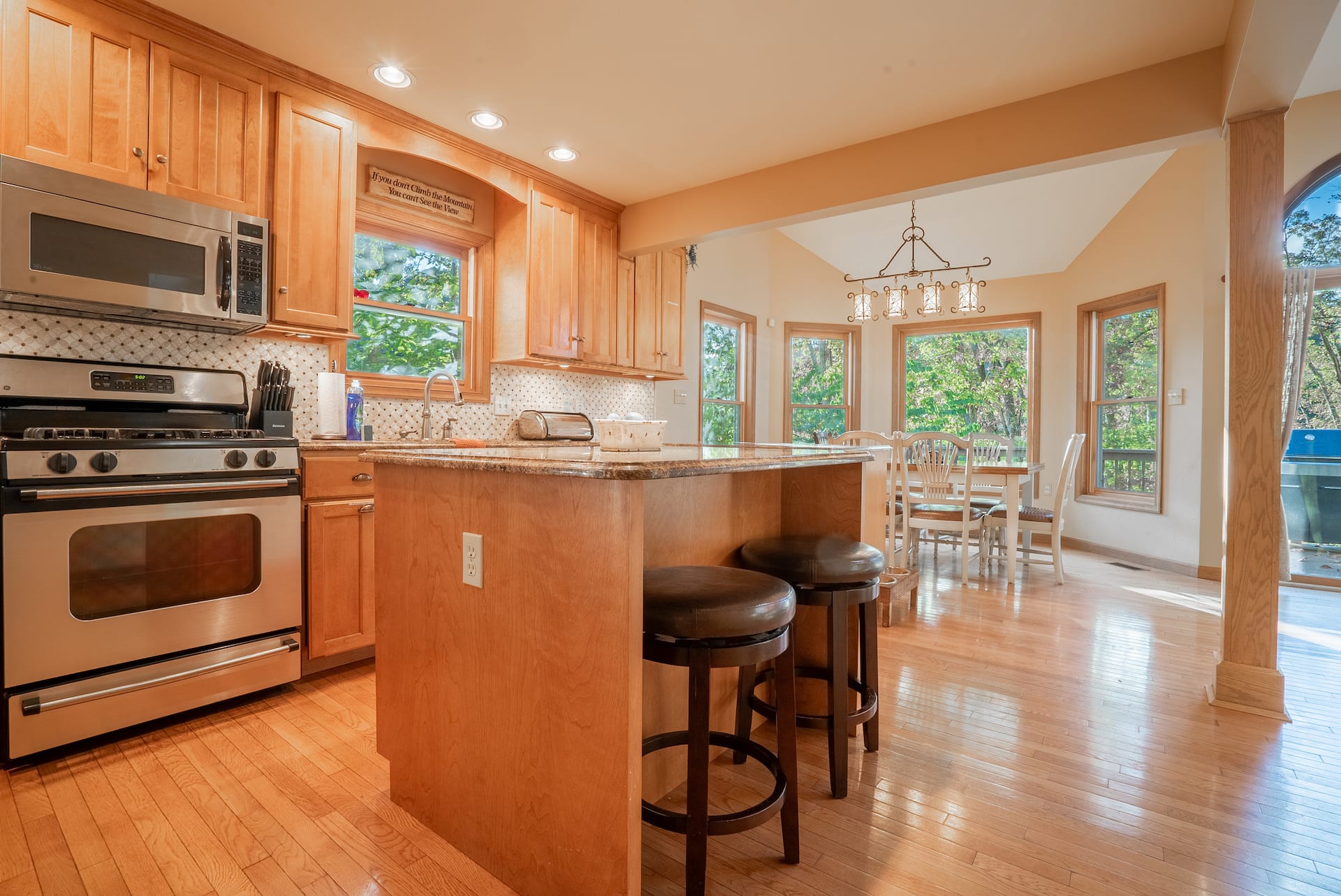 Full kitchen