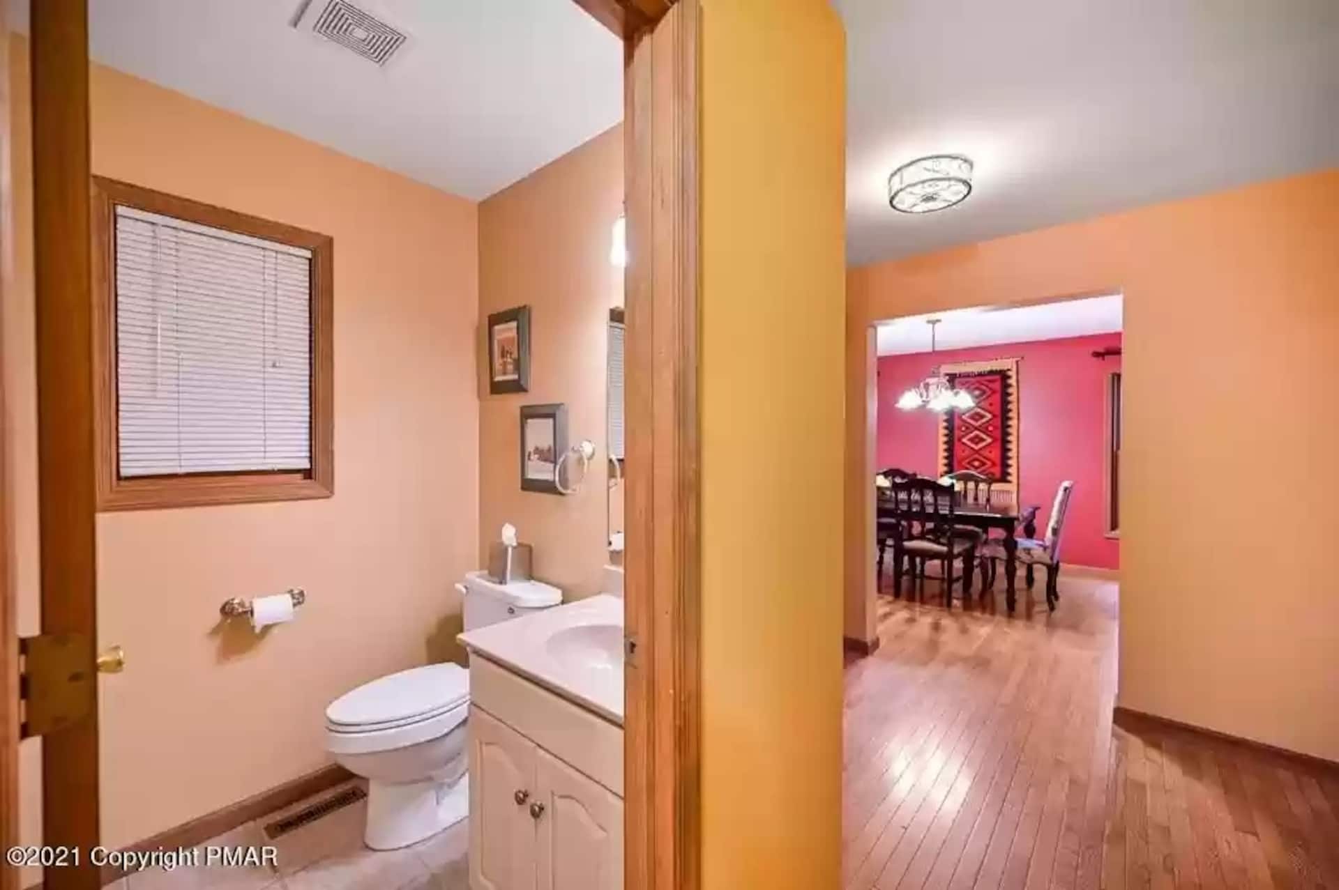 Full bathroom 1