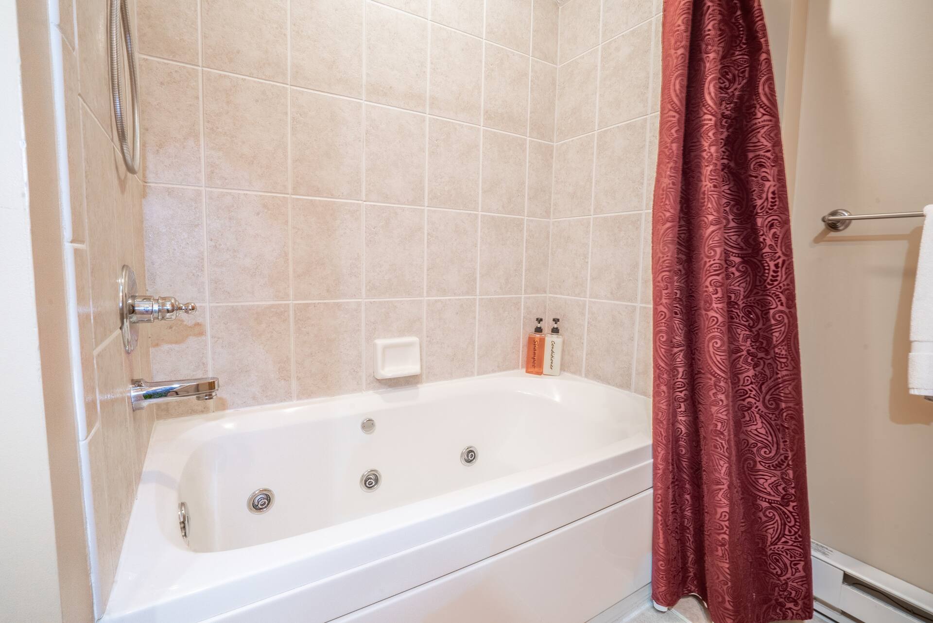 Full bathroom 2