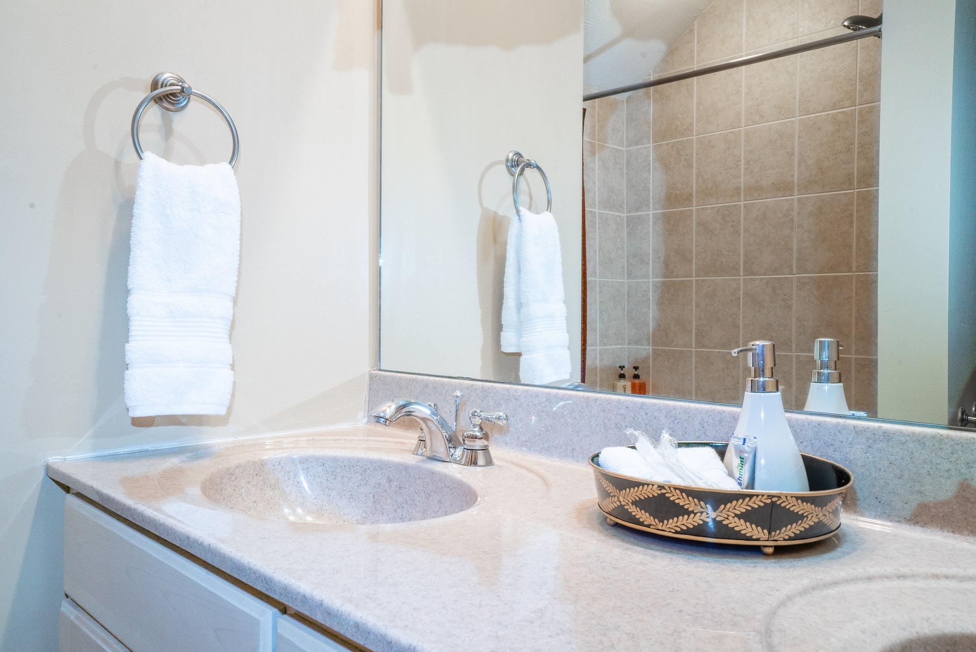 Full bathroom 2