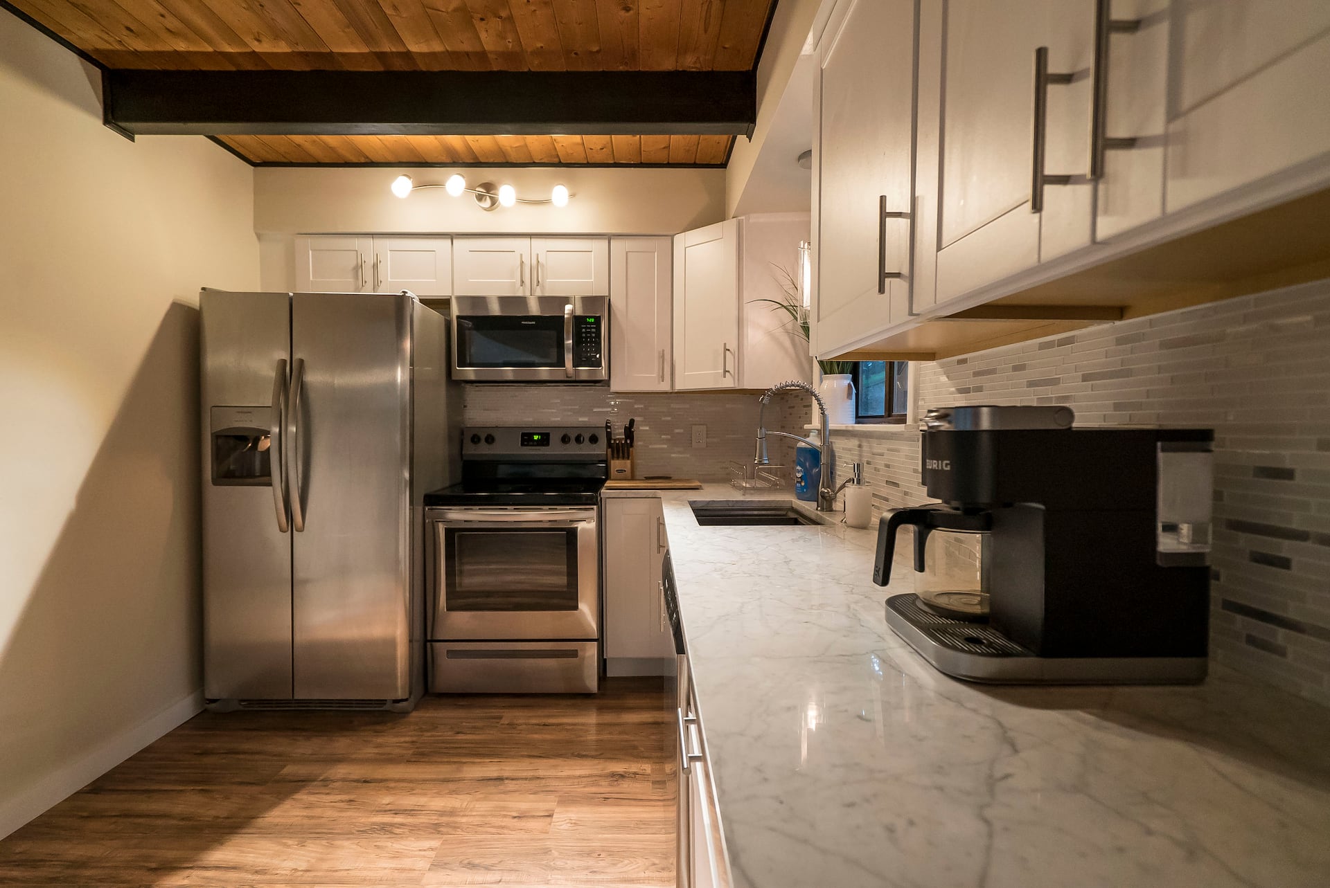 Full kitchen