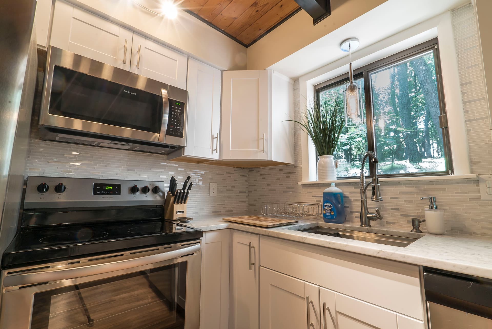 Full kitchen