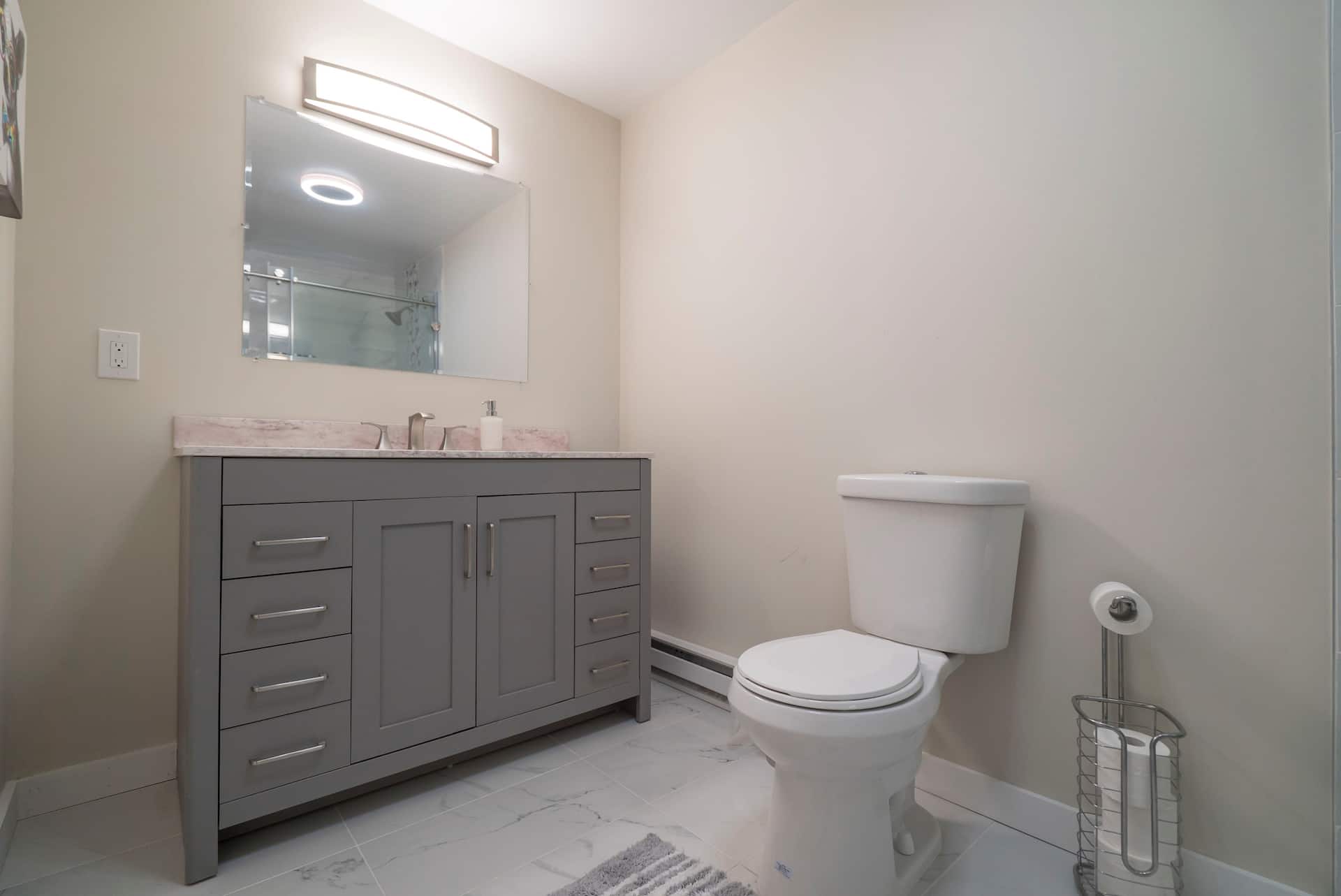 Full bathroom 3
