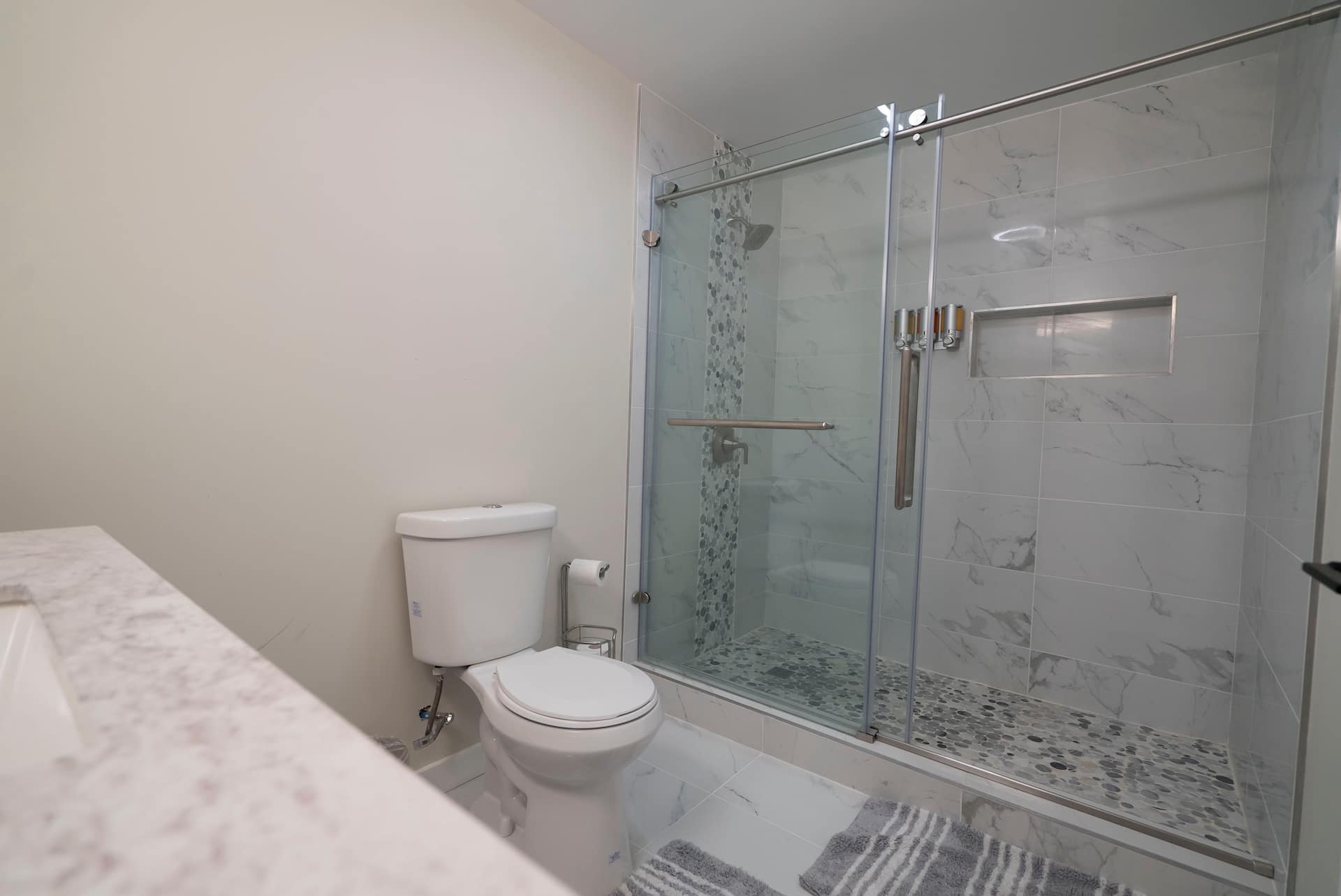 Full bathroom 3